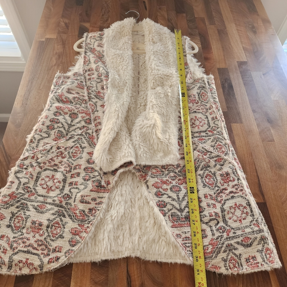 Anthropologie Hei Hei Jacquard Aztec Print Faux Fur Vest Size Large - Picture 9 of 11